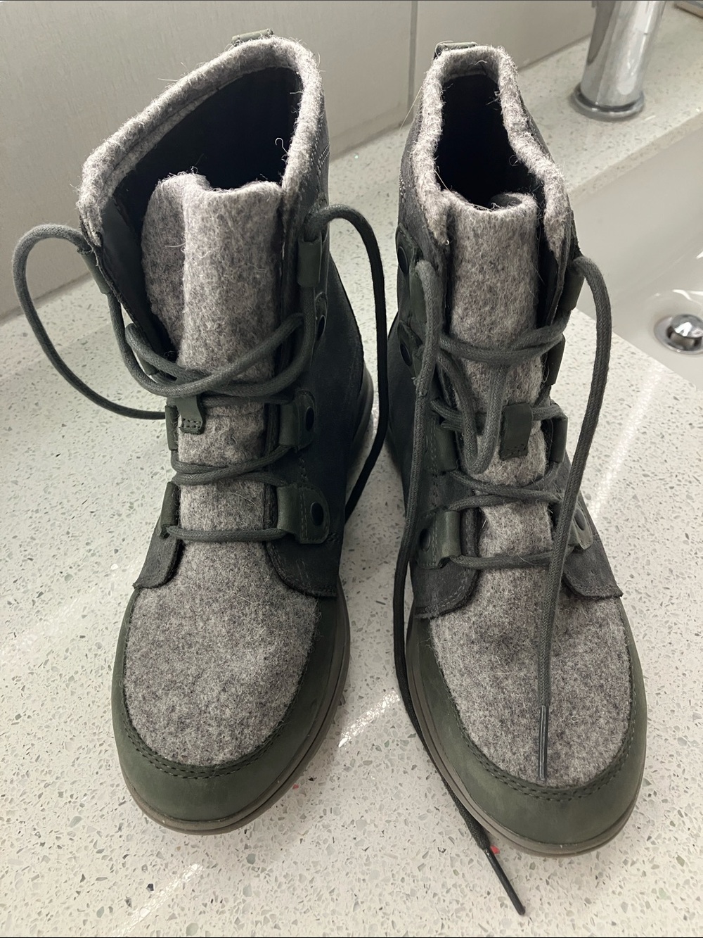 Sorel Explorer Joan Waterproof Winter Boots Gray Black Women’s 8.5